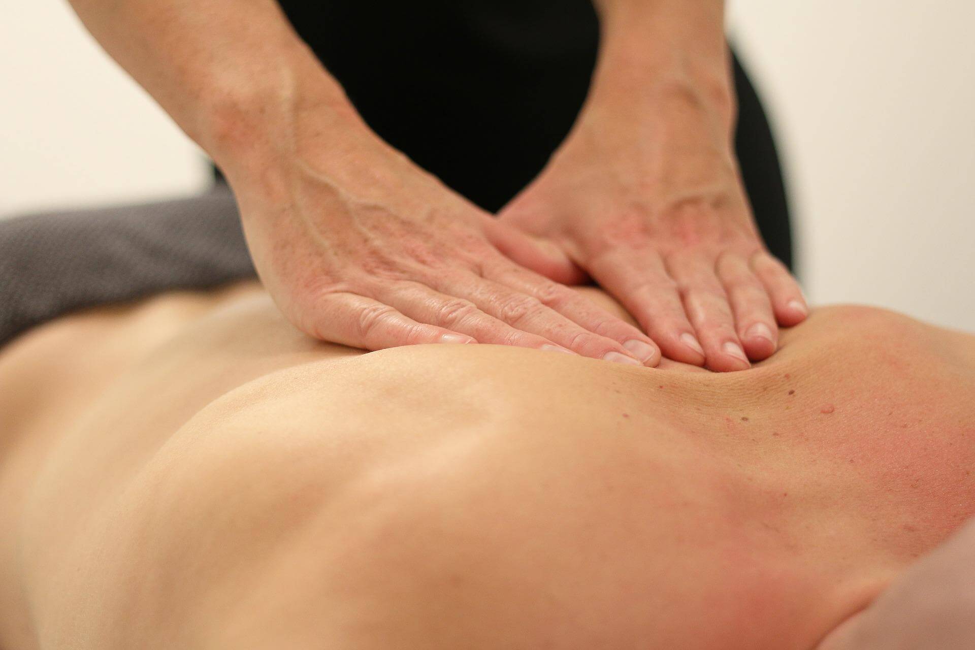 Thai-Massage gegen Rückenschmerzen